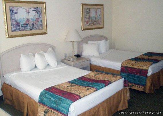 Clarion Hotel Деленд Номер фото